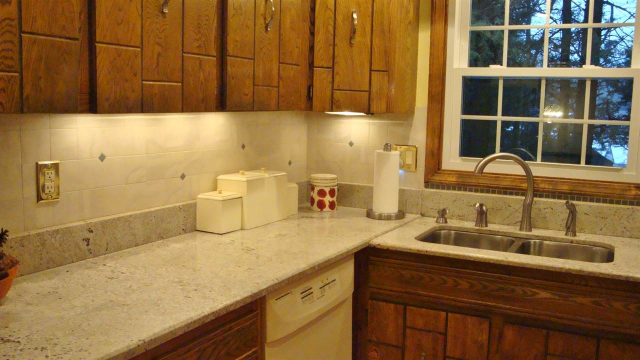 14 Roundtree Drive Merrimack, NH 03054 - Photo 3 of 17 Gallery Image 3