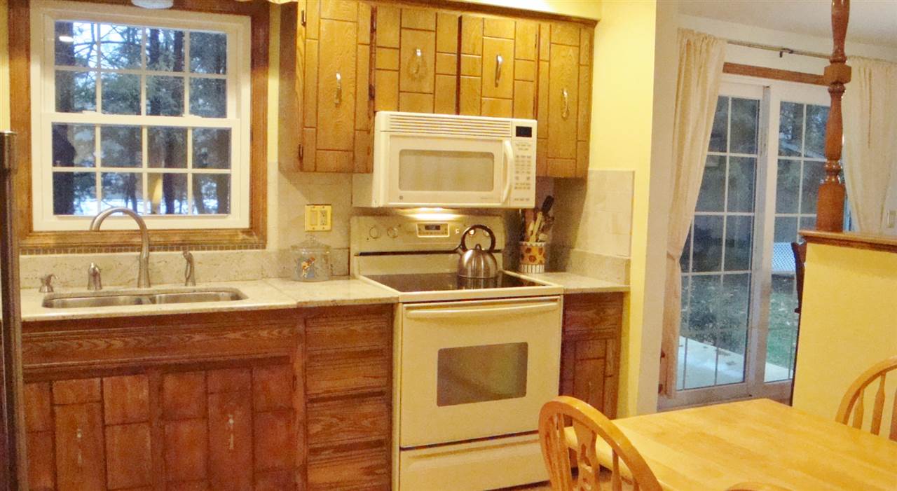 14 Roundtree Drive Merrimack, NH 03054 - Photo 4 of 17 Gallery Image 4