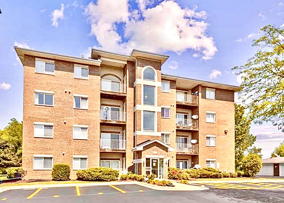 941 North Swift Road, Unit 104 Addison, IL 60101 - Photo 1 of 20