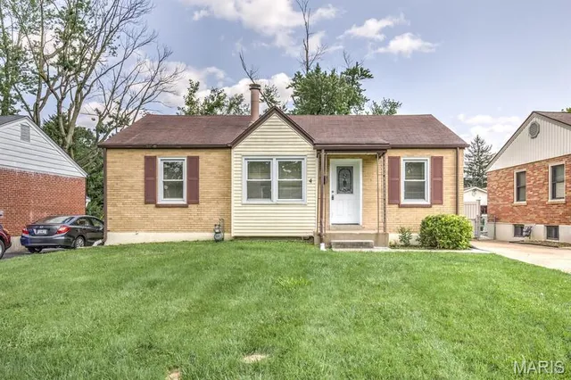 $169,900 | 4 Duchesne Drive, Florissant, MO 63031