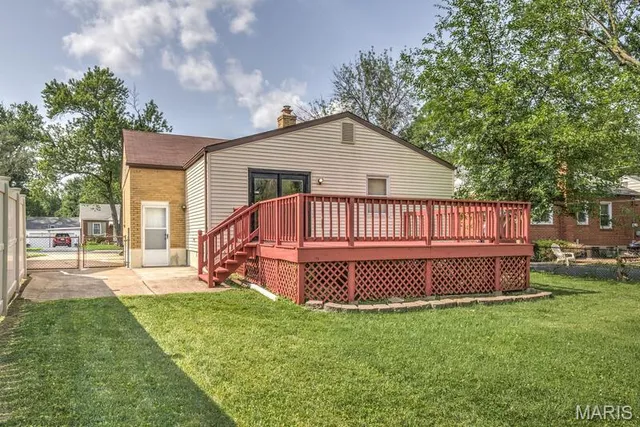 $169,900 | 4 Duchesne Drive, Florissant, MO 63031