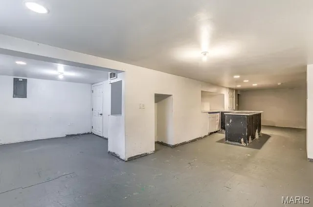 $169,900 | 4 Duchesne Drive, Florissant, MO 63031