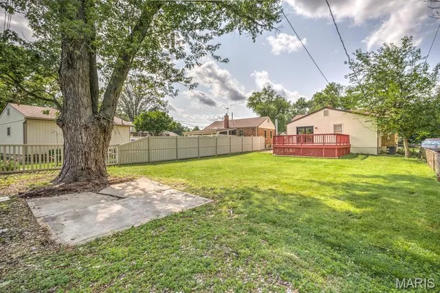 $169,900 | 4 Duchesne Drive, Florissant, MO 63031