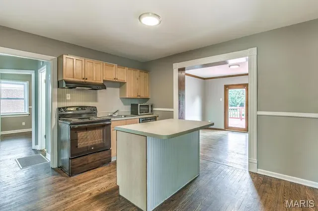 $169,900 | 4 Duchesne Drive, Florissant, MO 63031