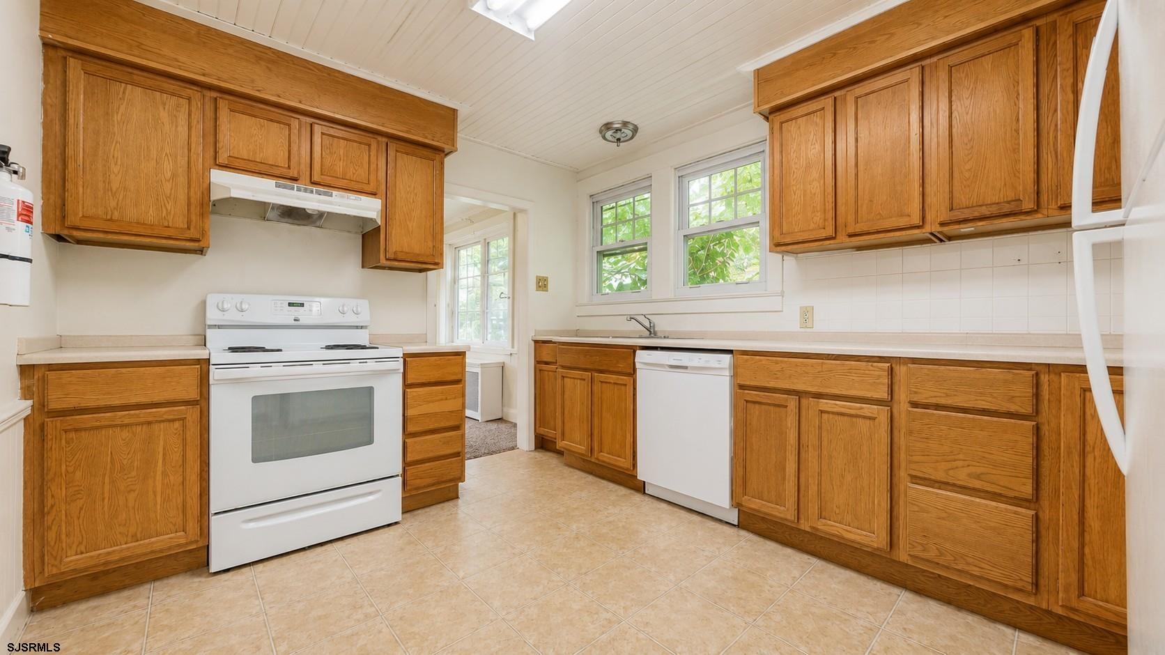 316 South Pitney Road Galloway Township, NJ 08205 - Photo 3 of 35 Gallery Image 3