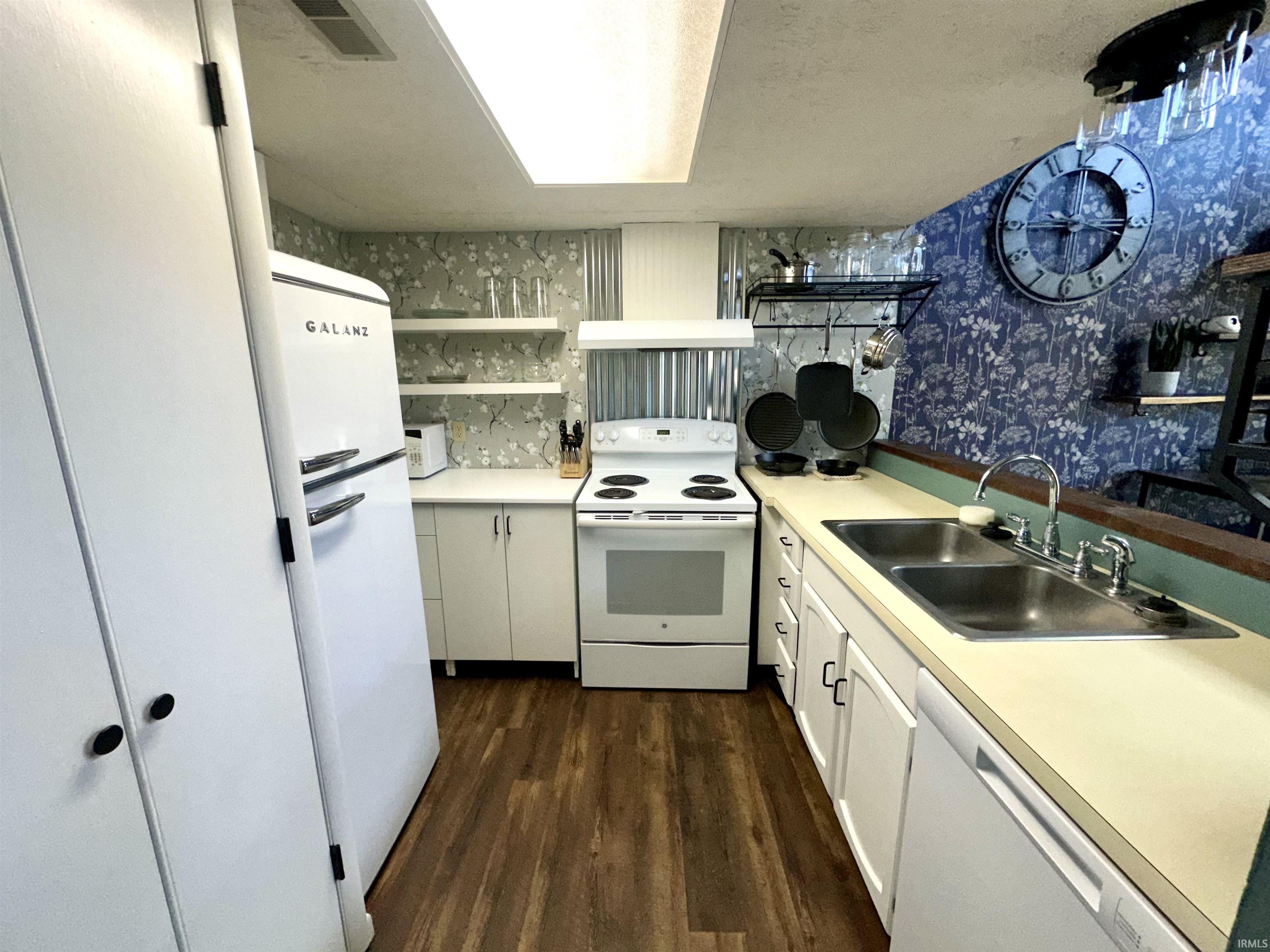 9038 South Pointe Ridge Lane, Unit 20 Bloomington, IN 47401 - Photo 8 of 16