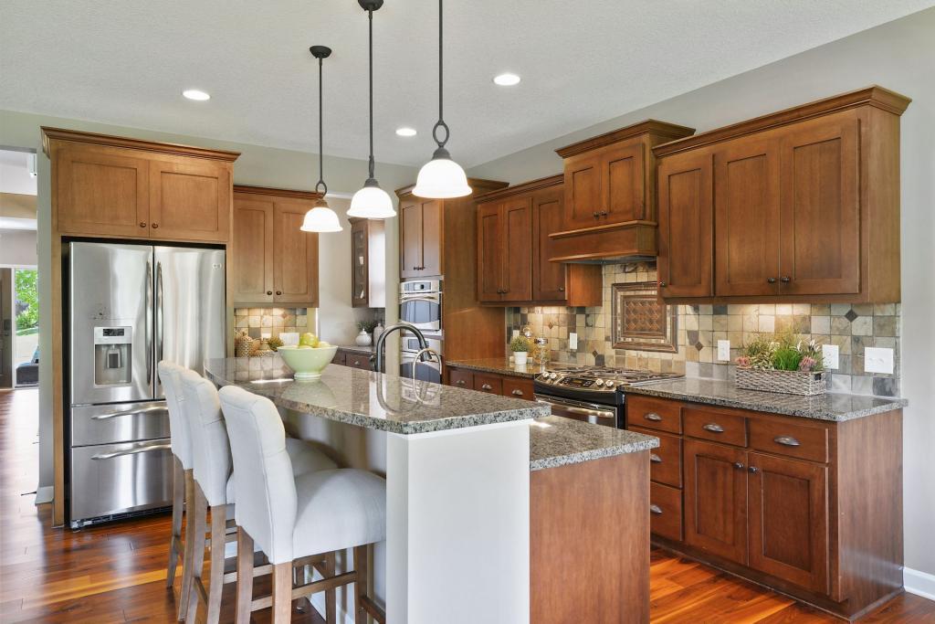 185 Lakeview Road East Chanhassen, MN 55317 - Photo 11 of 32 Gallery Image 11