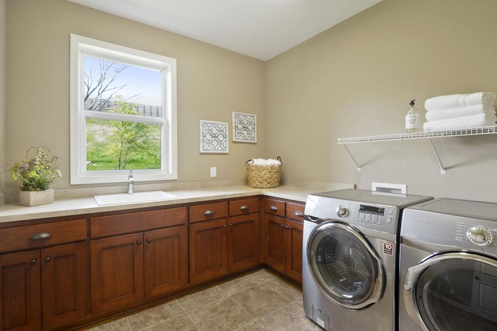 185 Lakeview Road East Chanhassen, MN 55317 - Photo 18 of 32 Gallery Image 18