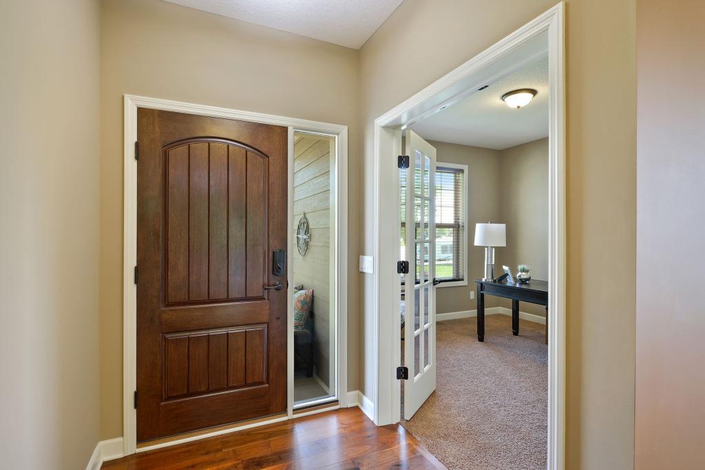 185 Lakeview Road East Chanhassen, MN 55317 - Photo 3 of 32 Gallery Image 3