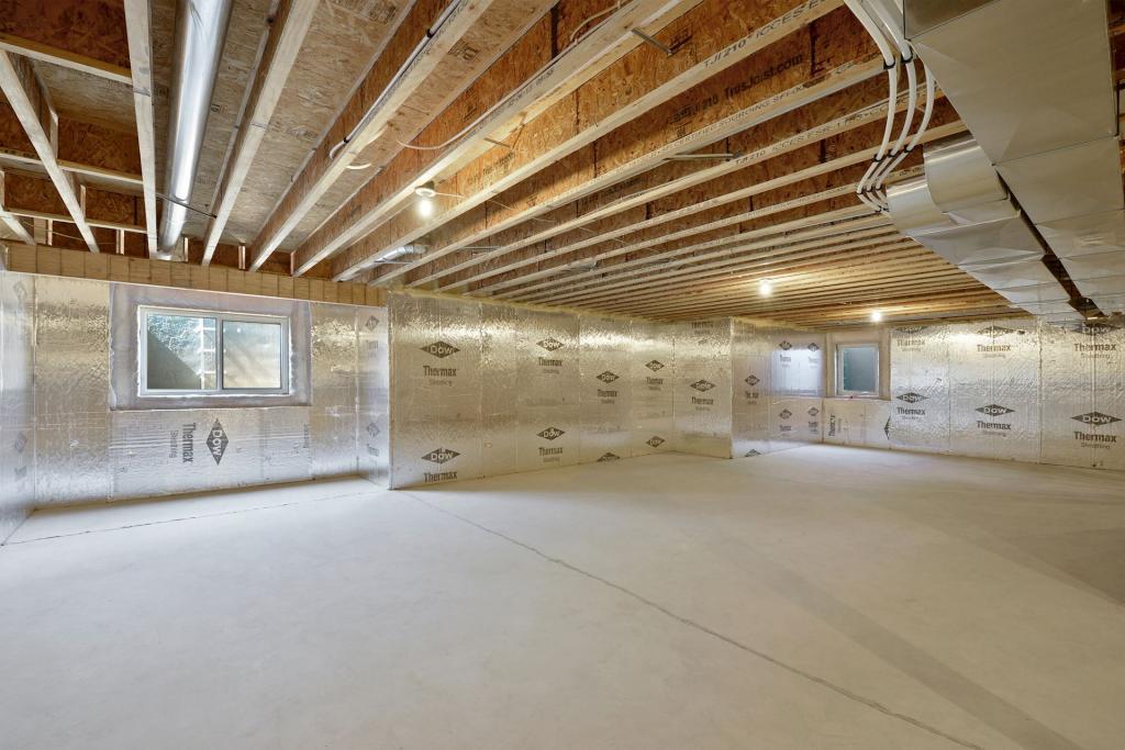 185 Lakeview Road East Chanhassen, MN 55317 - Photo 31 of 32 Gallery Image 31