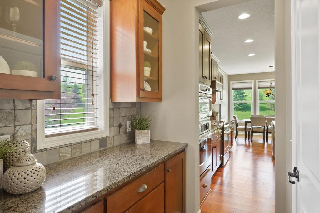 185 Lakeview Road East Chanhassen, MN 55317 - Photo 7 of 32 Gallery Image 7