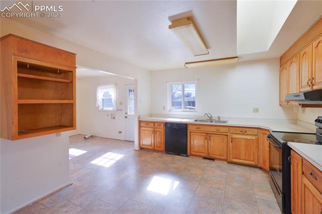1748 Mac Kenzie Road Pueblo, CO 81001 - Photo 5 of 24 Gallery Image 5