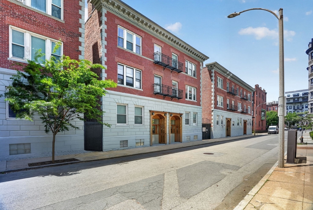15 Aberdeen Street, Unit AB Boston, MA 02215 - Photo 13 of 14
