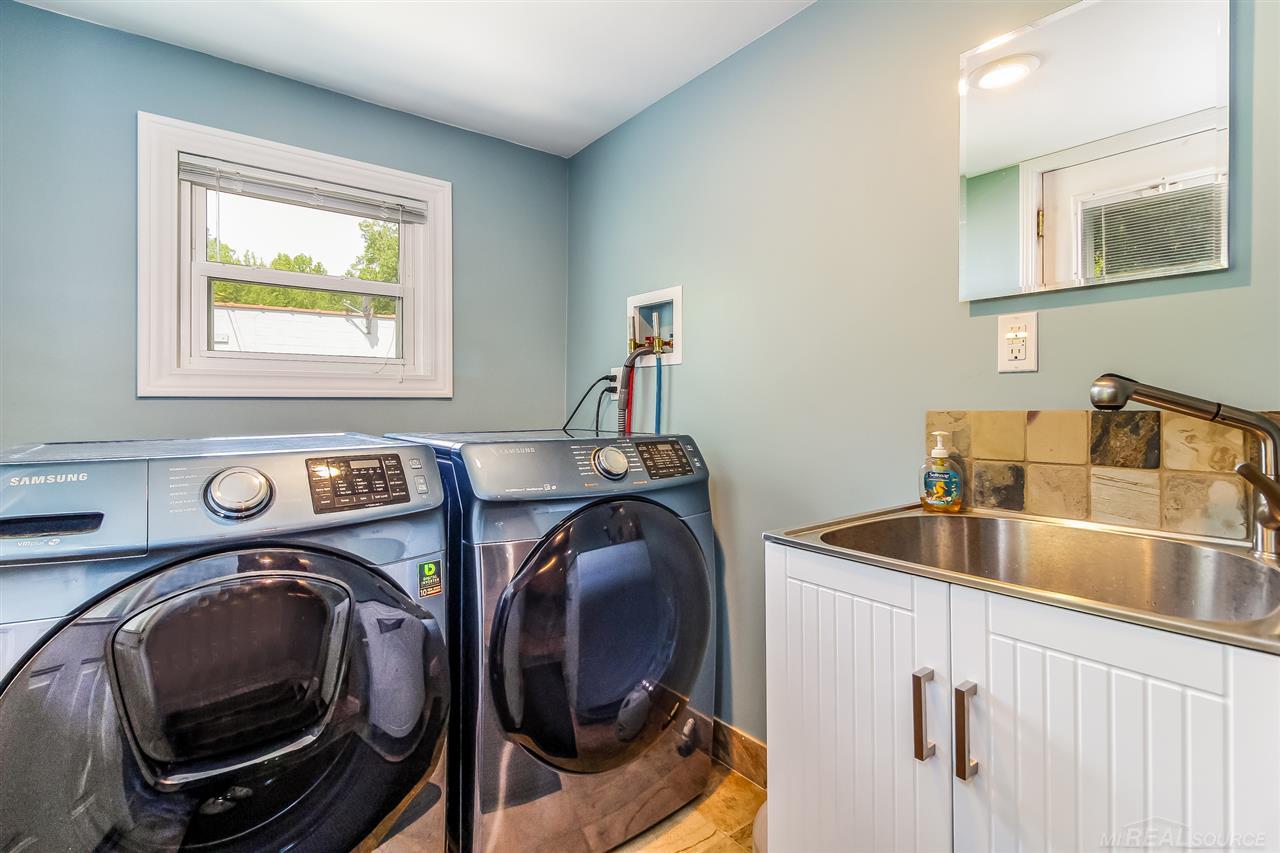 2052 Bauman Road Columbus, MI 48063 - Photo 19 of 31 31350677-18.JPG