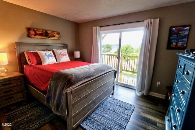 370 Southwest 29th Street Newport, OR 97366 - Photo 11 of 26 Bedroom 1