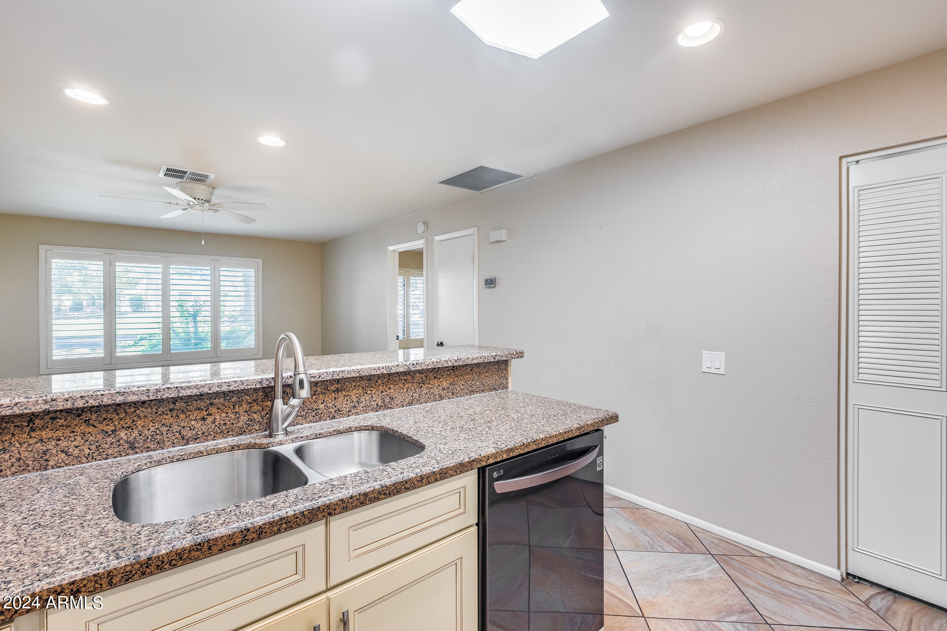 14300 West Bell Road, Unit 149 Surprise, AZ 85374 - Photo 11 of 47 22