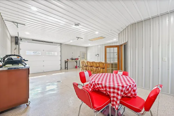 $357,750 | 1190 North 1400 East Road, Bement, IL 61813