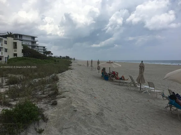 $2,600 | 2560 South Ocean Boulevard, Unit 312, Palm Beach, FL 33480