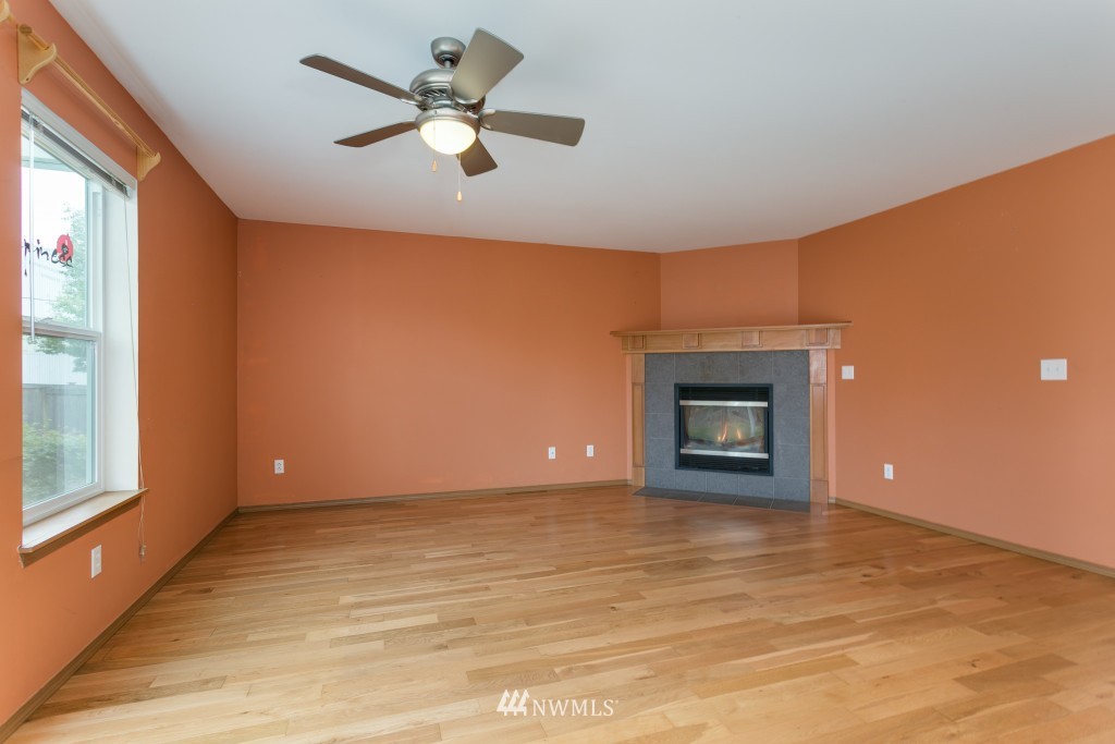 3914 155th Place Southeast Bothell, WA 98012 - Photo 5 of 25 Gallery Image 5