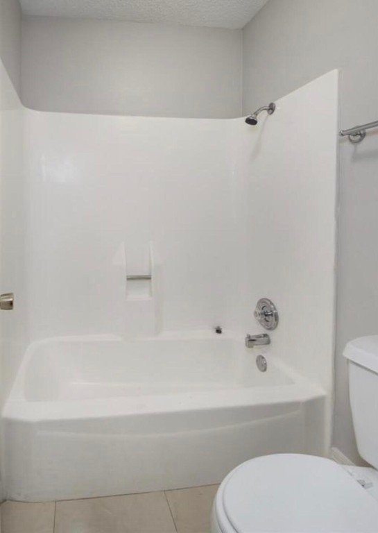 3022 Deer Valley Drive Spring, TX 77373 - Photo 32 of 34 a bathroom with a toilet and a bathtub