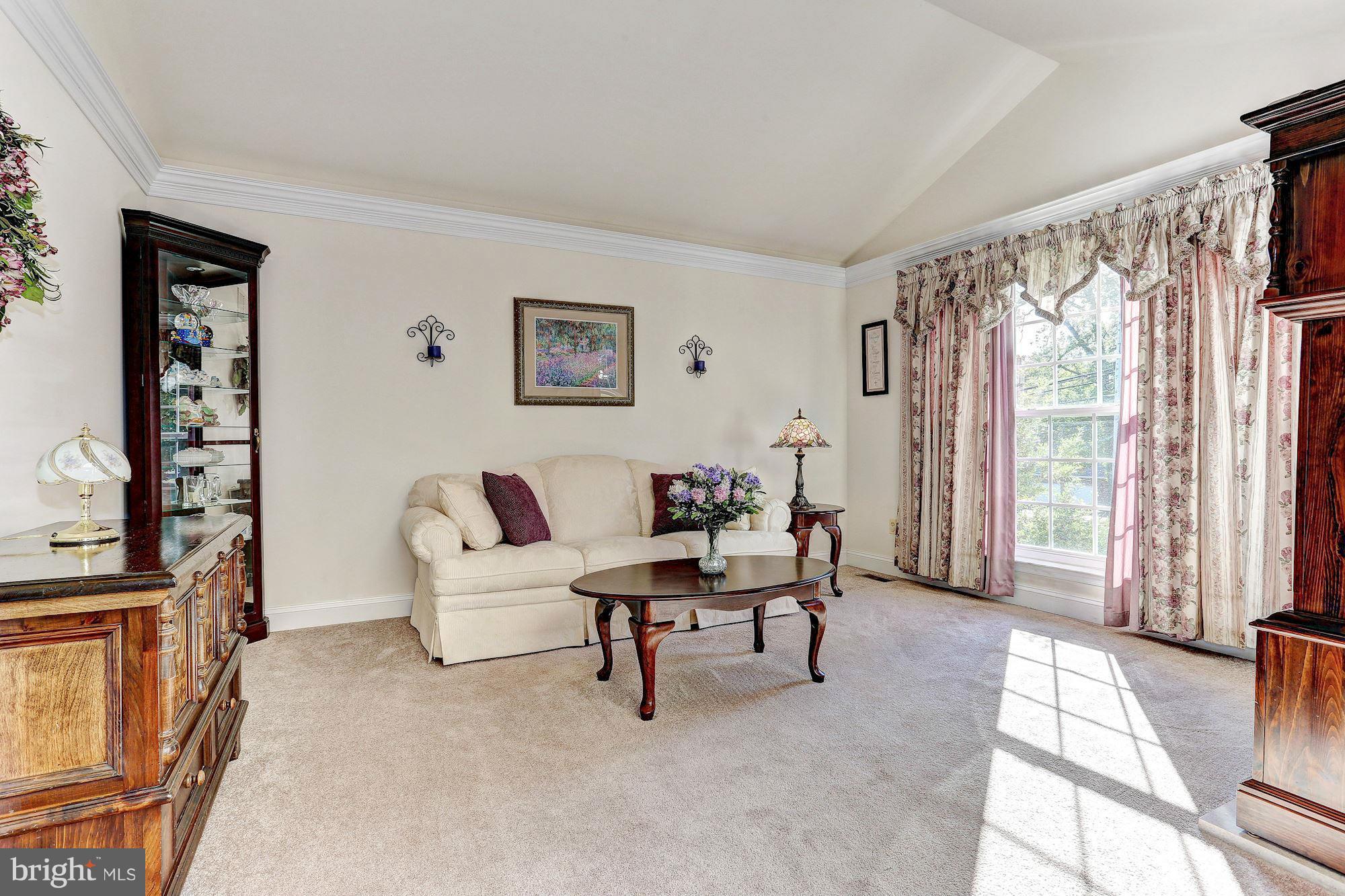 7930 Babikow Road Baltimore, MD 21237 - Photo 3 of 30 Living Room