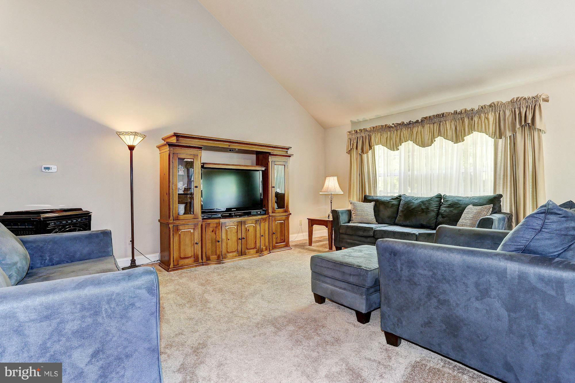 7930 Babikow Road Baltimore, MD 21237 - Photo 5 of 30 Family Room