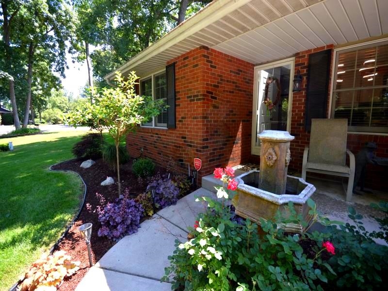 616 Rivers Edge Court Mishawaka, IN 46544 - Photo 2 of 36