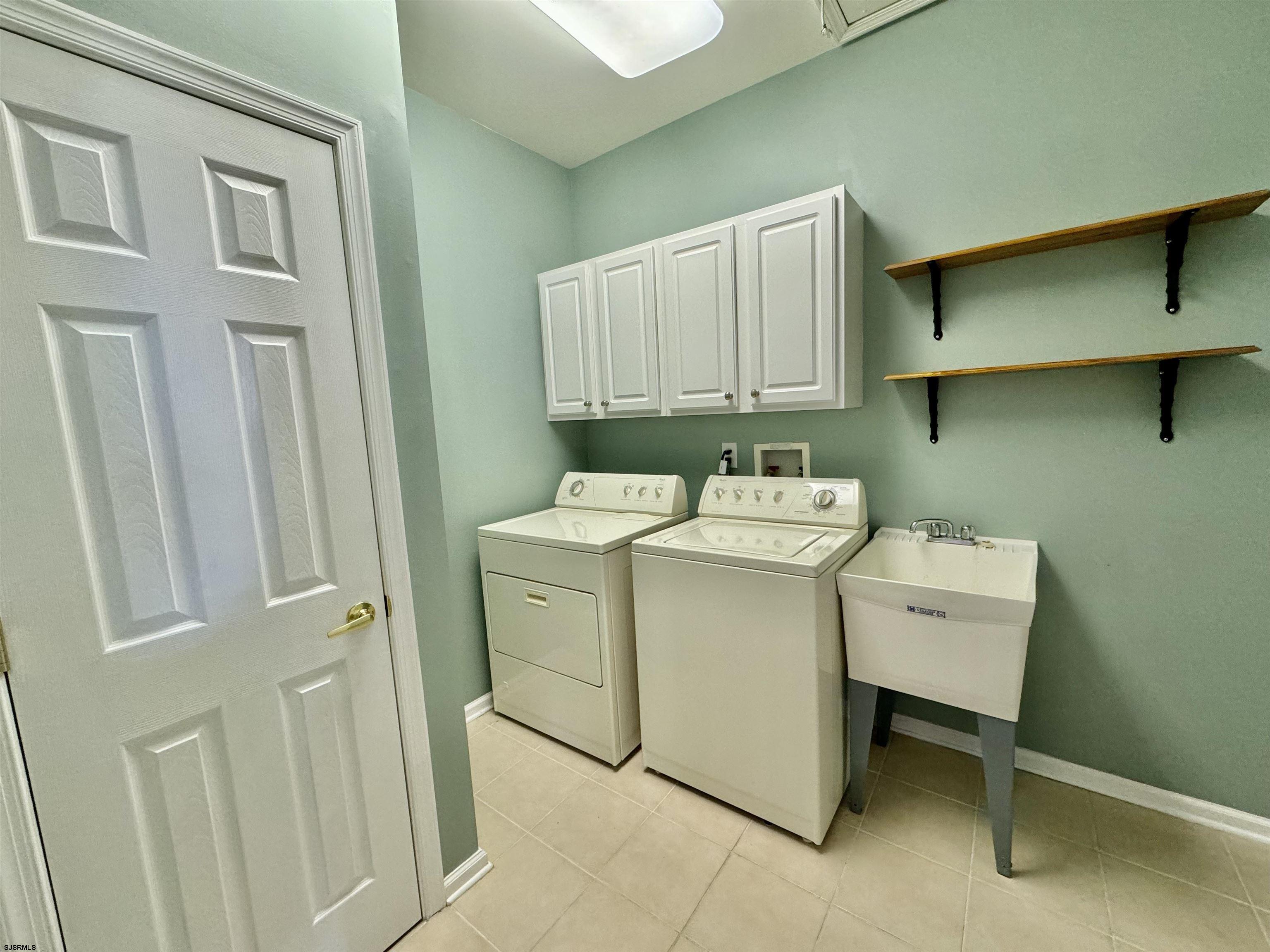 30 Wordsworth Street Galloway Township, NJ 08205 - Photo 29 of 46 a utility room with dryer and washer