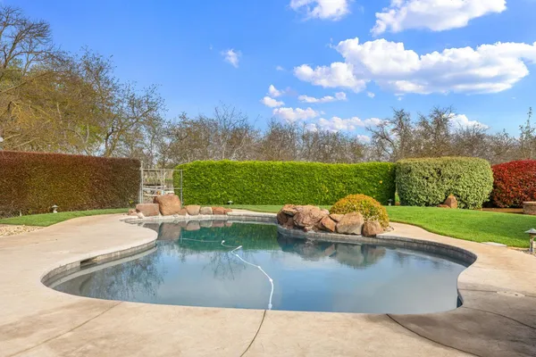 a view of a backyard with table and chairs
