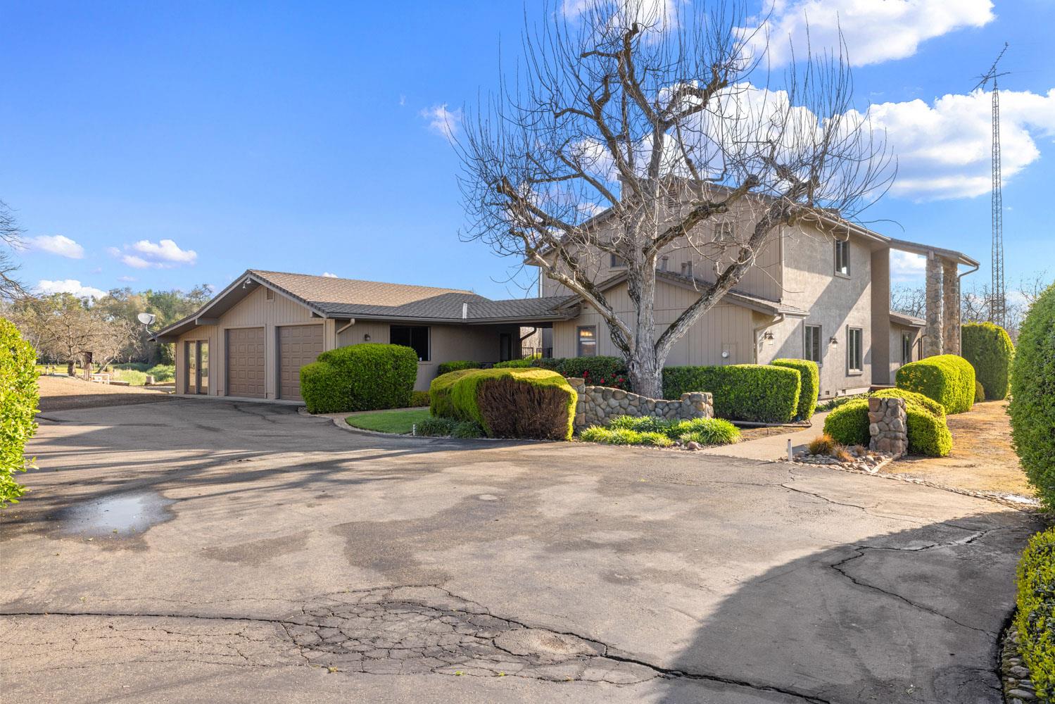 19909 Comstock Road Linden, CA 95236 - Photo 39 of 51 a view of a house with basketball court