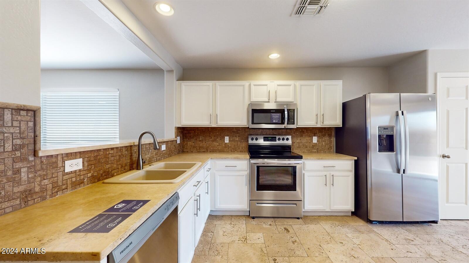 16209 West Hearn Road Surprise, AZ 85379 - Photo 8 of 26 08_16209WHearnRd_2008_Large