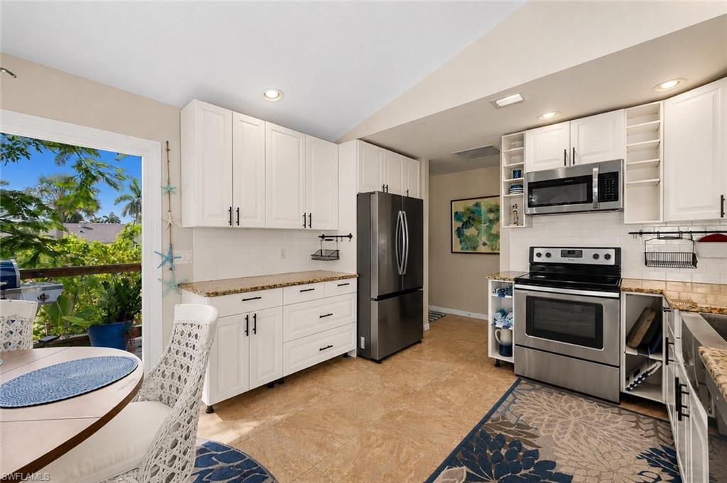 105 West Hilo Street Naples, FL 34113 - Photo 2 of 27