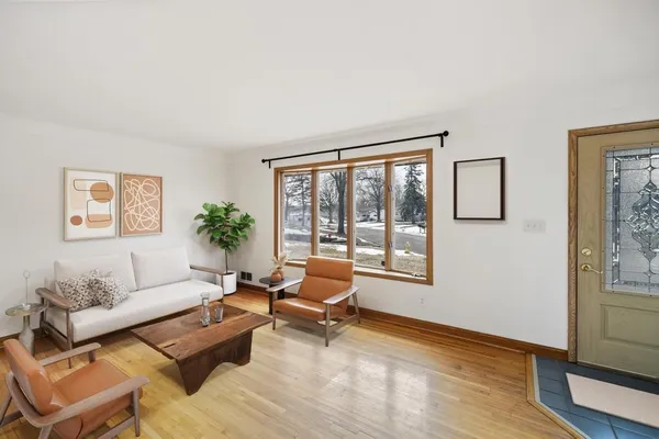 $350,000 | 303 Roma Avenue West, Roseville, MN 55113