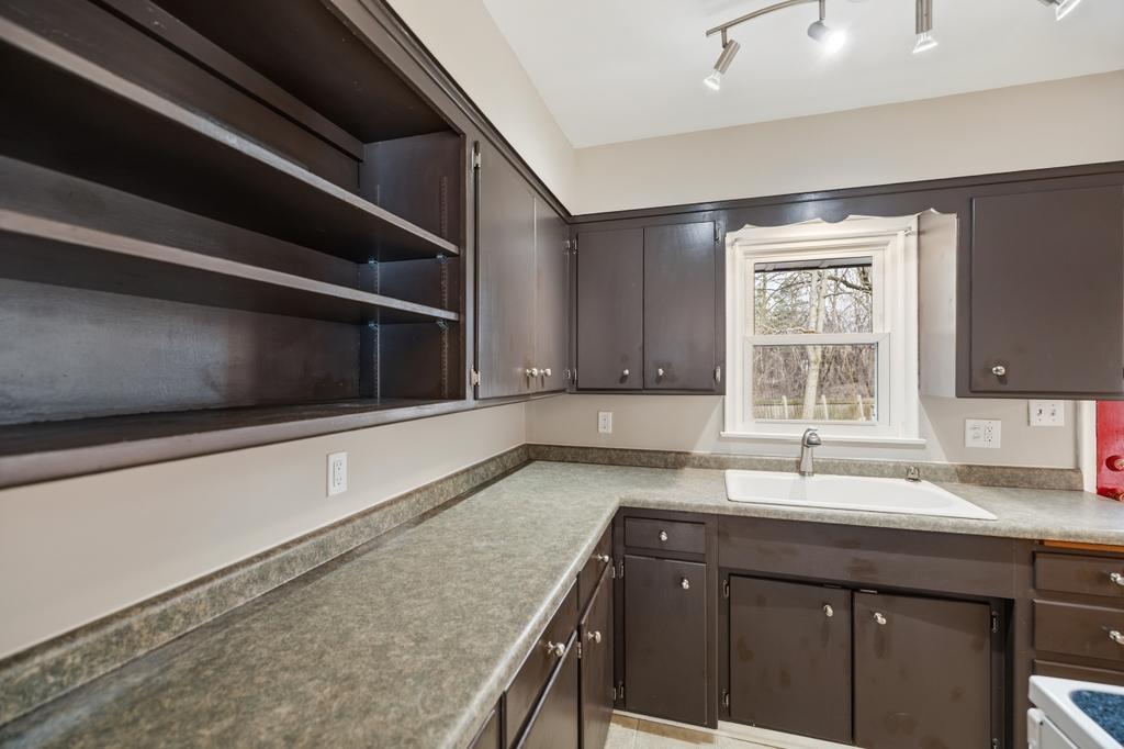 303 Roma Avenue West Roseville, MN 55113 - Photo 11 of 36