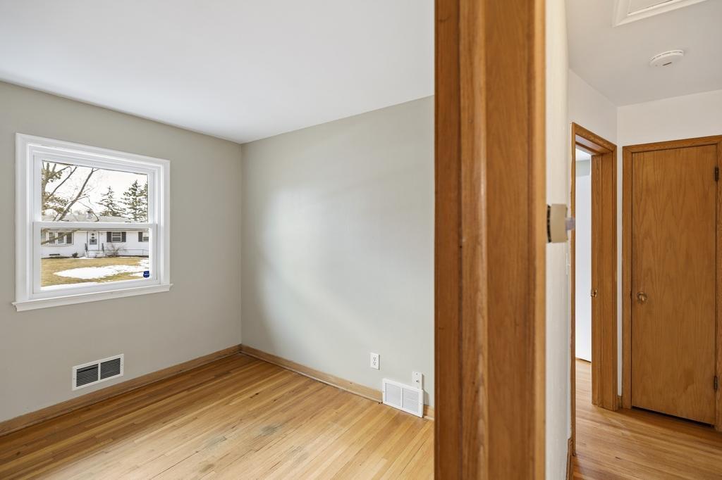 303 Roma Avenue West Roseville, MN 55113 - Photo 12 of 36