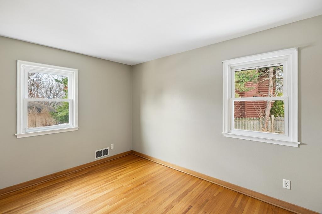 303 Roma Avenue West Roseville, MN 55113 - Photo 14 of 36