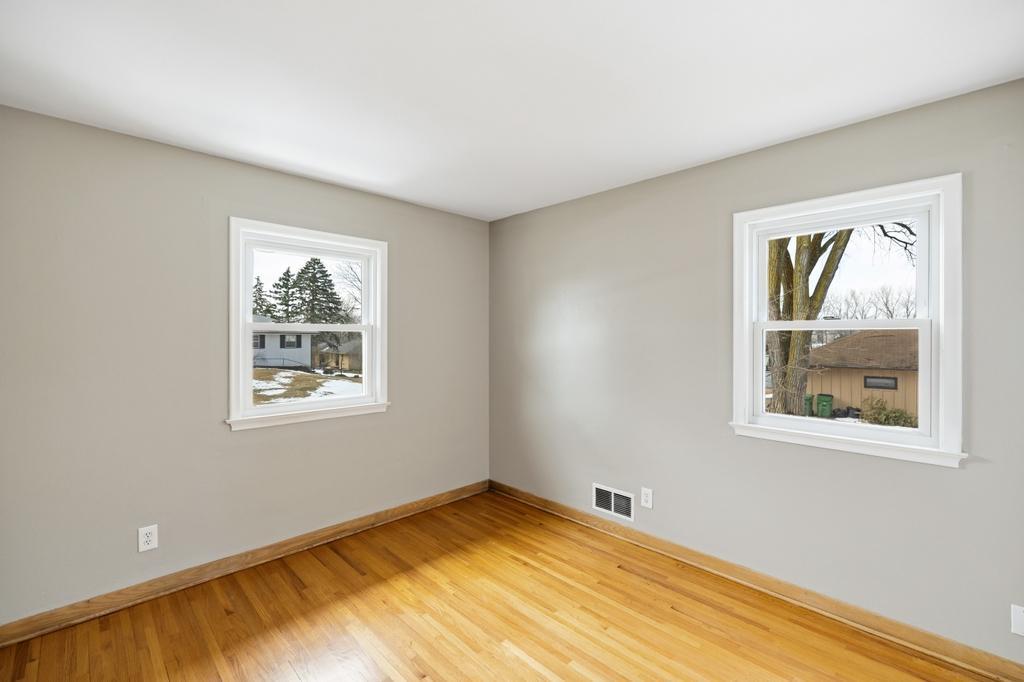 303 Roma Avenue West Roseville, MN 55113 - Photo 15 of 36