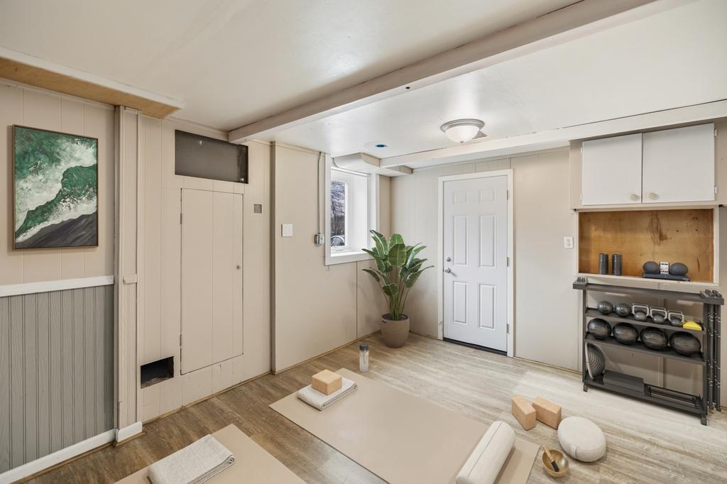 303 Roma Avenue West Roseville, MN 55113 - Photo 16 of 36