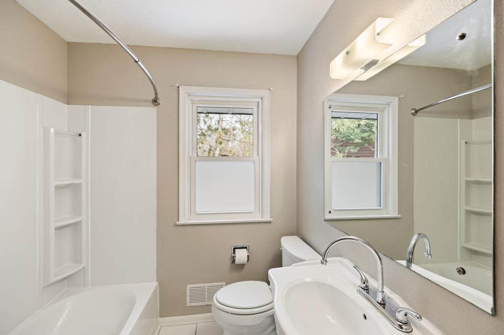 303 Roma Avenue West Roseville, MN 55113 - Photo 19 of 36