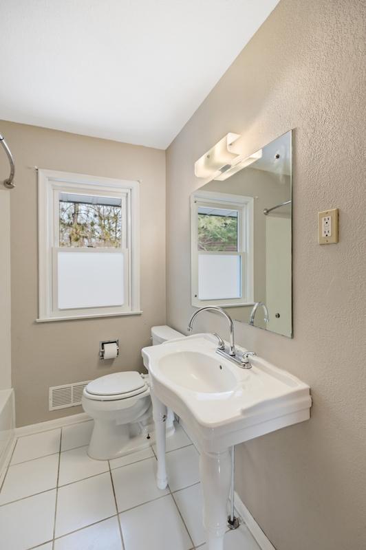 303 Roma Avenue West Roseville, MN 55113 - Photo 20 of 36