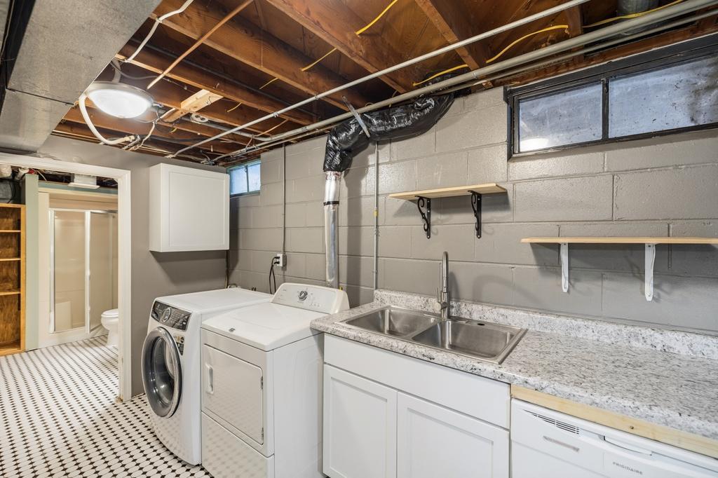 303 Roma Avenue West Roseville, MN 55113 - Photo 23 of 36