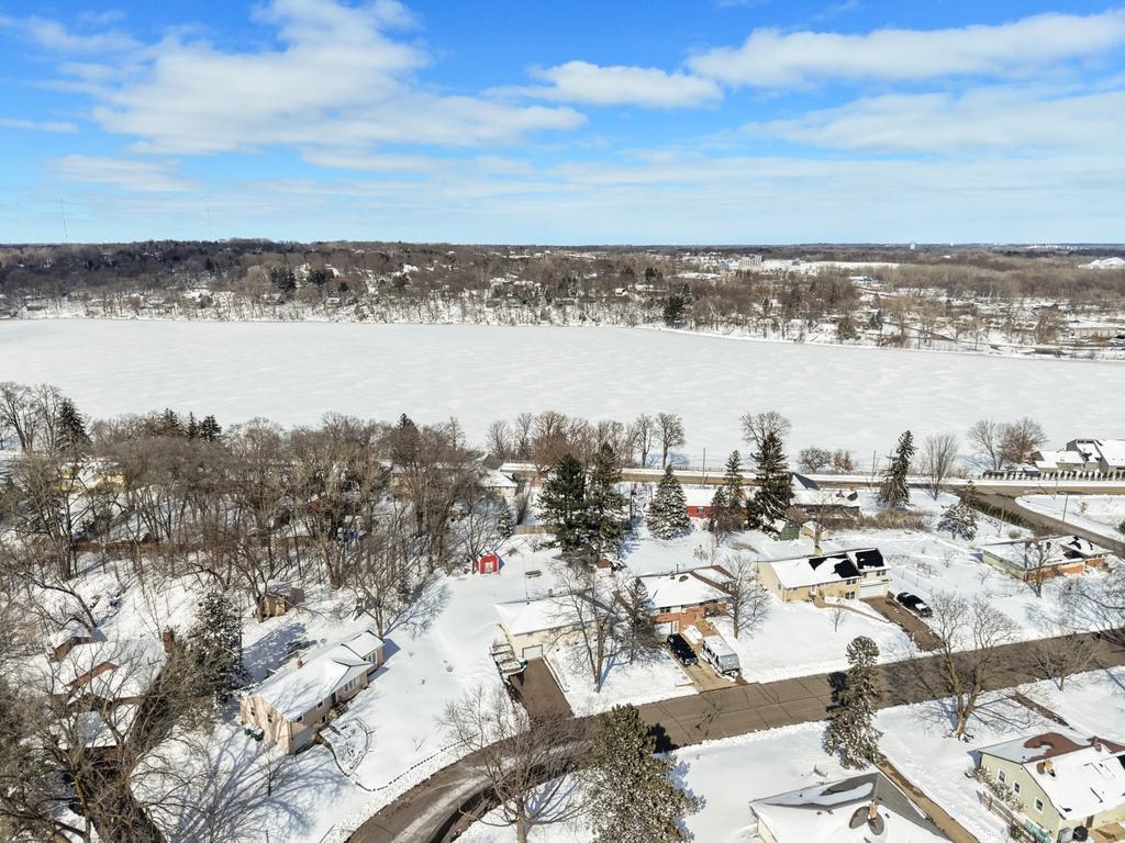 303 Roma Avenue West Roseville, MN 55113 - Photo 33 of 36