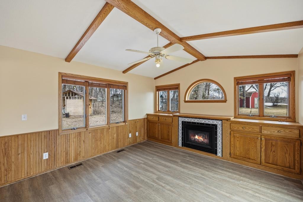 303 Roma Avenue West Roseville, MN 55113 - Photo 7 of 36