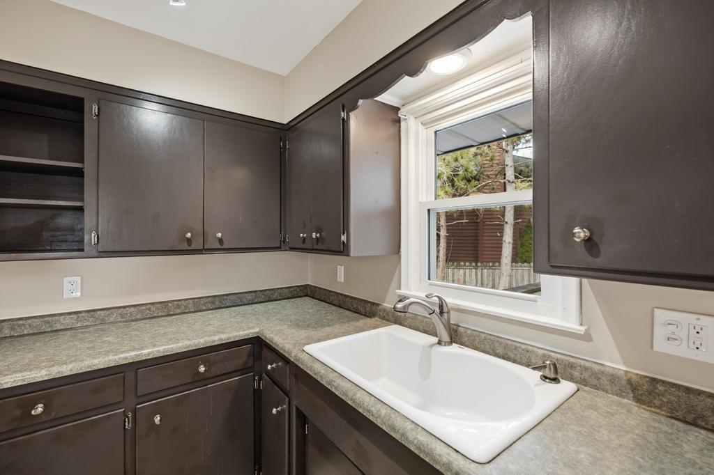 303 Roma Avenue West Roseville, MN 55113 - Photo 9 of 36