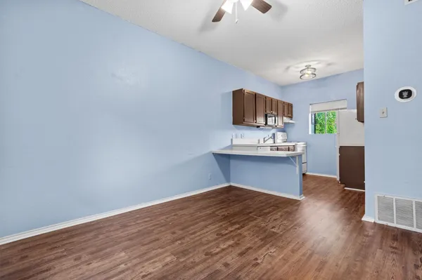 $900 | 3206 King Street, Unit 204, Austin, TX 78705