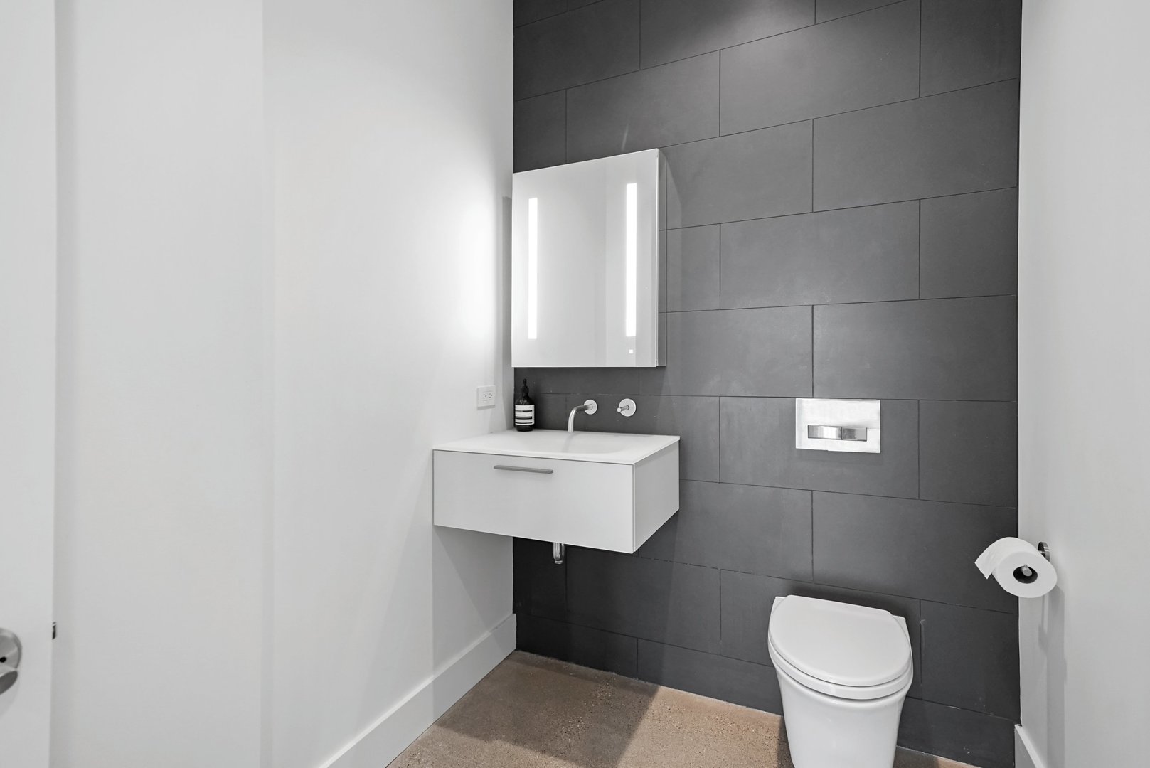 900 West Washington Boulevard, Unit 901 Chicago, IL 60607 - Photo 15 of 20 a bathroom with a sink a toilet and a mirror