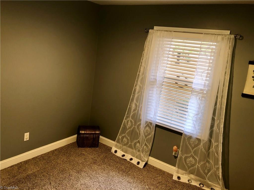 190 Raper Circle Lexington, NC 27295 - Photo 5 of 10 Gallery Image 5