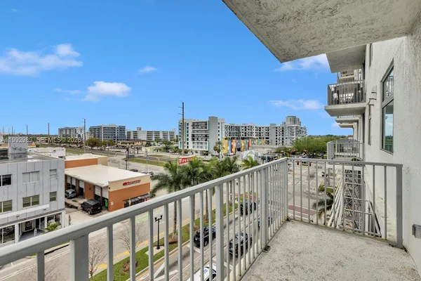 $2,800 | 140 South Dixie Highway, Unit 403, Hollywood, FL 33020