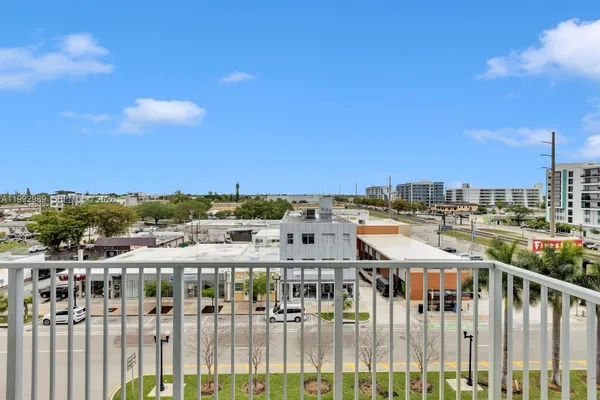 $2,800 | 140 South Dixie Highway, Unit 403, Hollywood, FL 33020