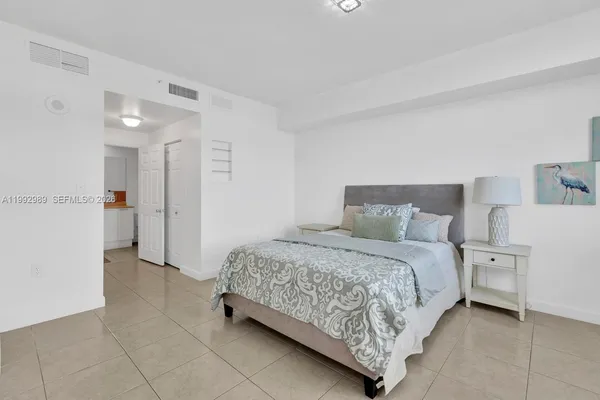 $2,800 | 140 South Dixie Highway, Unit 403, Hollywood, FL 33020